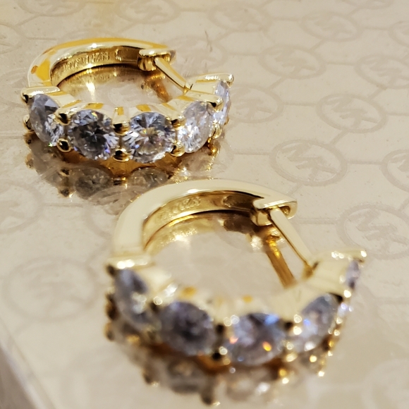 Certified 3ct. t.w. Moissanite Gold Diamond 2cm Huggie Hoop Earrings NEW - Picture 4 of 9